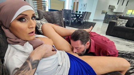 Bootylicious arab MILF Alyssia Vera gets properly fucked in MMF threesome