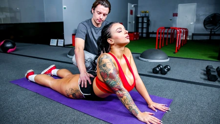 Big ass hussy Payton Preslee gets properly fucked in the gym