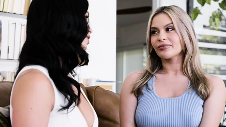 Nicole Aria and Scarlett Alexis fucking like there’s no tomorrow