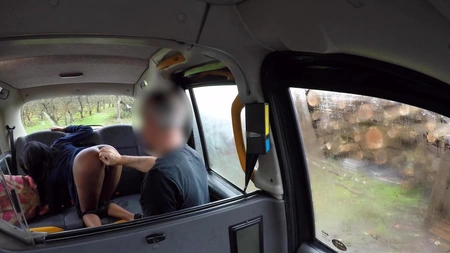 Dark-skinned bitch Asia Rae pays for taxi with her cocoa pussy