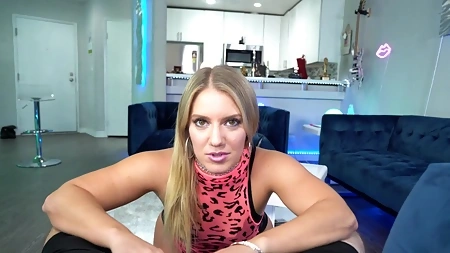 Candice Dare sucks long prick and gets nicely fucked in the kitchen